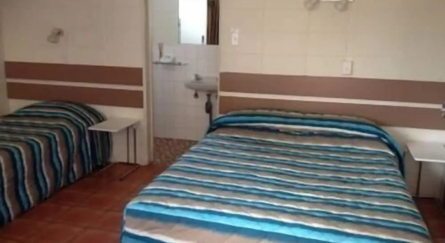 Четырёхместный номер Standard Sunburst Motel