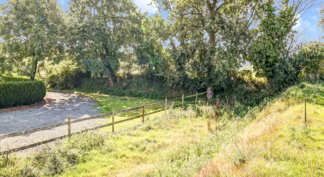 Welcoming Holiday Home in Brainville with Fenced Garden, Book Vacation Home Hotels in Normandy with Parking, Parking
