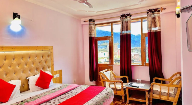 Номер Deluxe с балконом и с видом на окрестности Hotel Royal Selection