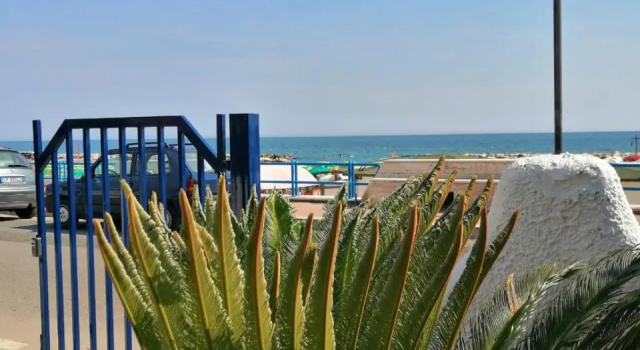Monolocale Tirreno Studio Seafront, Rezervasyon Otel Lazio otoparklı oteller, Otopark