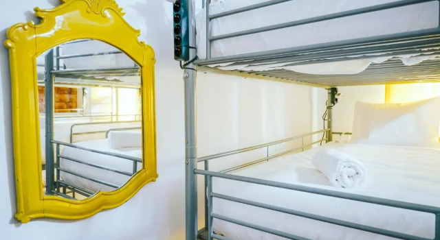 Кровать в общем номере Help Yourself Hostels - Restelo