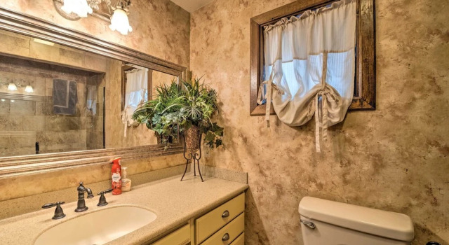 Коттедж с 4 комнатами Central Ruidoso Mountain Home w/ Step-free Access!