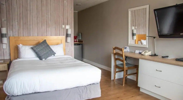 Двухместный номер Standard The Cedarwood Inn & Suites