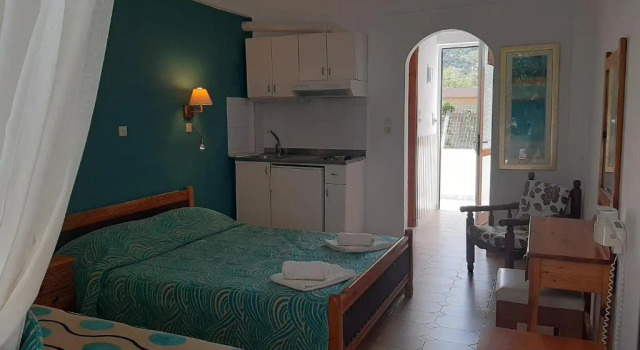Трёхместная студия Castello Apartments & Studios