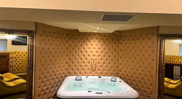 Люкс Deluxe RainHill Hall Hotel