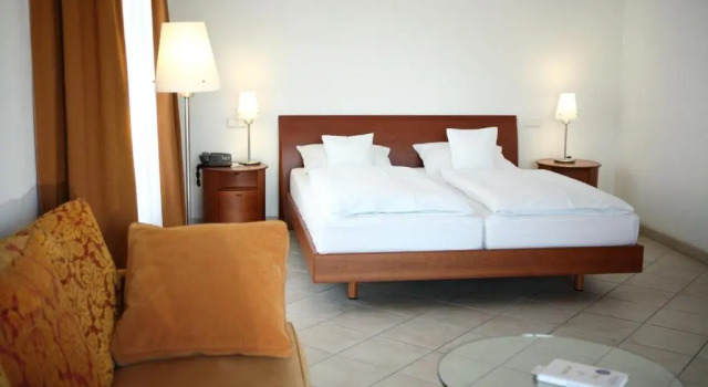 Полулюкс Maifeld Sport- und Tagungshotel