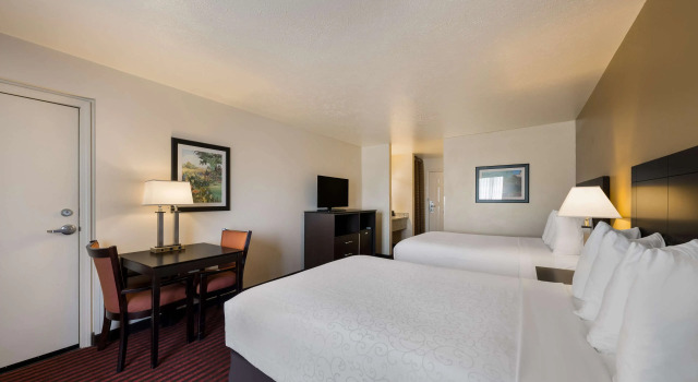 Четырёхместный номер Standard Best Western Salinas Valley Inn & Suites