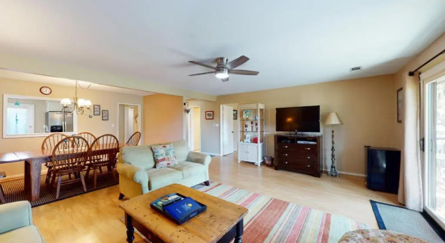 704 Queens Grant