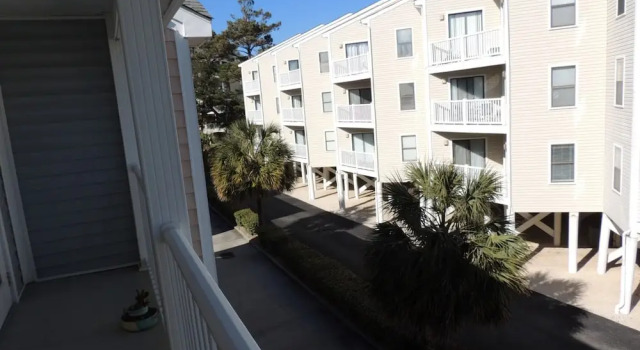 Charleston Village #102, Забронировать Отель Отели Норт-Миртл-Бич с парковкой, рядом с Парк развлечений OD Pavilion, Парковка