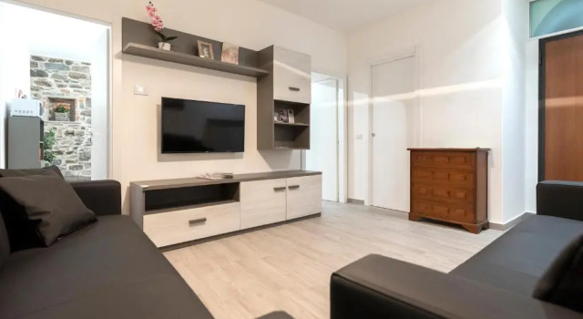 Daniel House, Book Hotel Hotels in Bellano with Parking, Parking