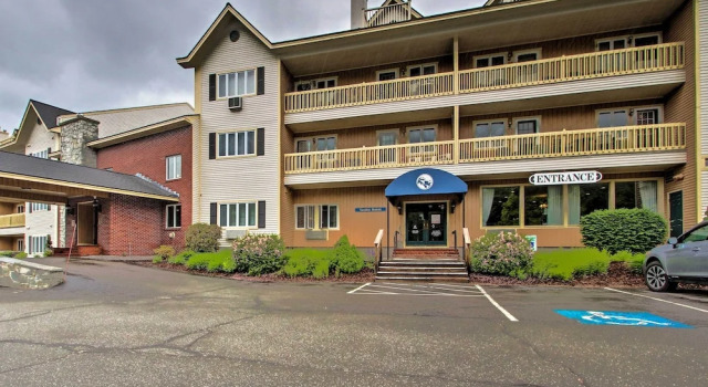 Hike, Ski, Explore: Lincoln Condo w/ Pool Access