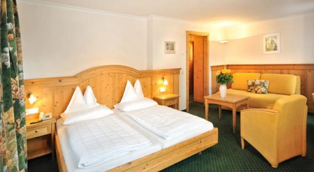 Hotel zum Hirschen Zell am See, Забронировать Отель Отели Целль-ам-Зе с завтраком, рядом с Вокзал Цель-ам-Зее, Завтраки