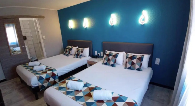 Четырёхместный номер Standard Hotel Astoria