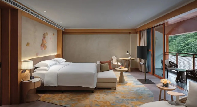 Полулюкс Crowne Plaza Shennongjia by IHG