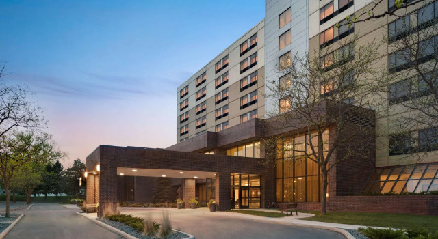 Люкс с 2 комнатами DoubleTree by Hilton St. Paul, MN