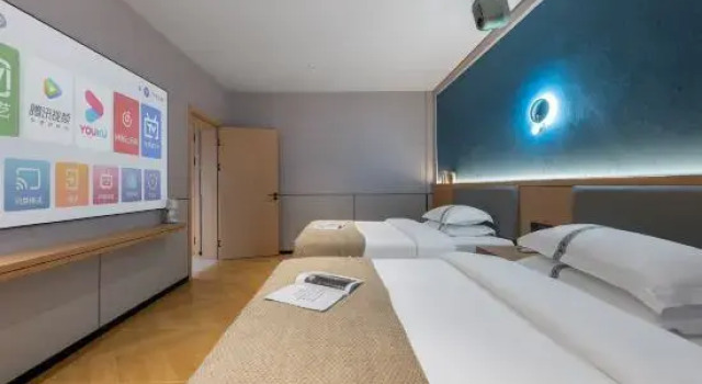 Люкс Yuegui · Baiyue MAX Cinema Garden Hotel (Guiyang Jiaxiu Building Qingyun Market Branch)