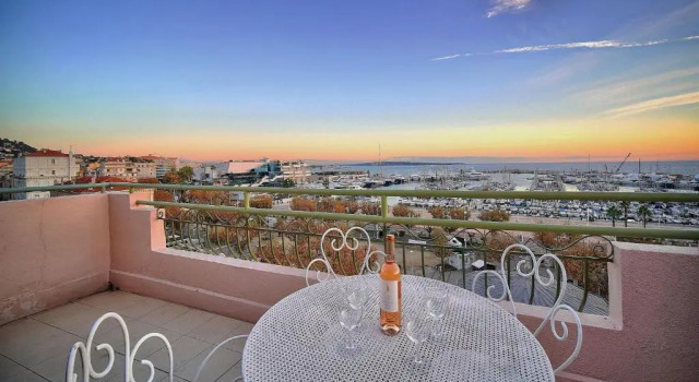 Апартаменты SUPERBE DUPLEX IDEALEMENT SITUE PROCHE PLAGES AVEC GRANDE TERRASSE VUE PORT !l A1B59