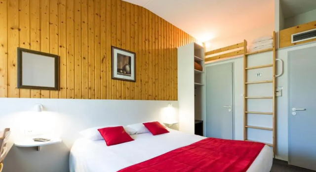 Трёхместный номер Standard Fasthotel Thones