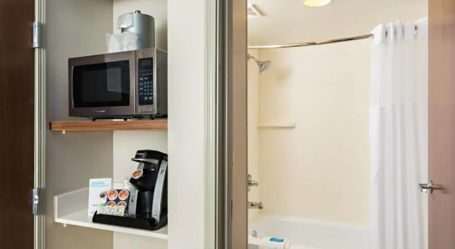 Run of House Holiday Inn Express Peoria North - Glendale by IHG