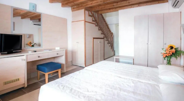 Четырёхместный номер Standard Achilleas Beach Hotel Adults Only