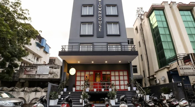 OYO Townhouse 080 Meera Bagh