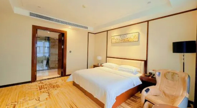 Люкс Deluxe Jin Yuan International Hotel