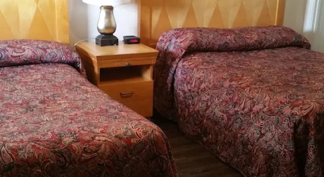 Четырёхместный номер Standard Ontario Inn