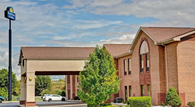 Days Inn Suites Airport Southwest, จอง โรงแรม ลุยส์วิลล์ Louisville Metropolitan Area