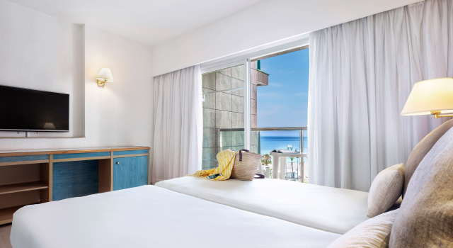 Номер Sol with side sea view SOL by Meliá Príncipe