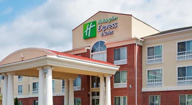 Кровать в общем номере Holiday Inn Express Hotel and Suites Natchitoches by IHG