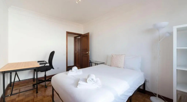 LovelyStay - Charming 3BR Flat w/ Free Parking in Devesas, Varaa Hotelli Hotellit Porto pysäköinnillä, Pysäköinti