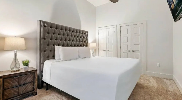 Upscale Condos and Penthouses Close to Canal and Bourbon St, Забронировать Отель Новый Орлеан Луизиана, рядом с Казино Harrah's New Orleans