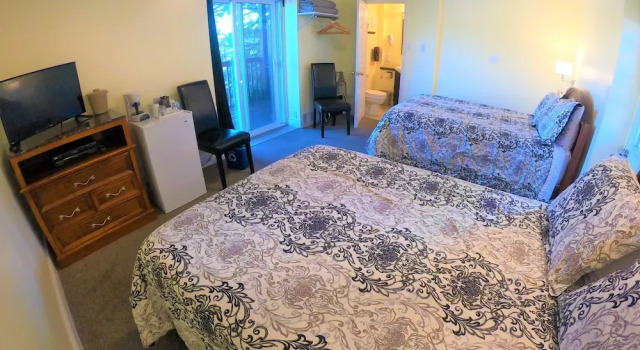 Четырёхместный номер Standard с балконом и с видом на озеро Waterview On The Bay