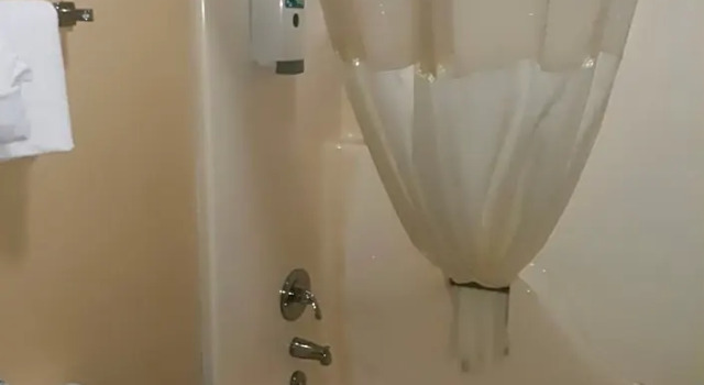 Шестиместный номер Standard Angel Inn Near IMAX, a Travelodge by Wyndham