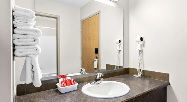 Четырёхместный номер Standard SureStay Plus Hotel by Best Western Hardisty