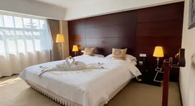 Люкс Dian Chi Hotel
