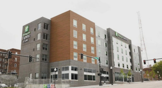 Holiday Inn Express & Suites Omaha Downtown - Old Market by IHG, Забронировать Отель Отели Омаха с бассейном, рядом с Boys Town National Research Hospital - Downtown, Бассейн
