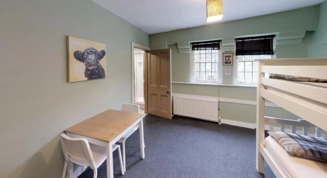 Кровать в общем номере Dundee Backpackers Hostel