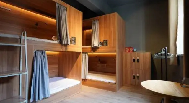 Кровать в общем номере Sheng 45 Youth Hotel