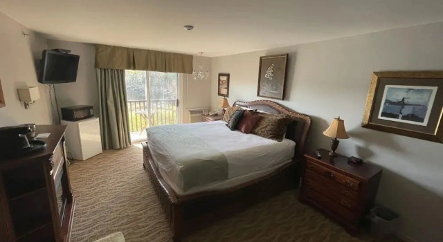 Номер Standard с балконом и с видом на сад Liscombe Lodge Resort & Conference Center