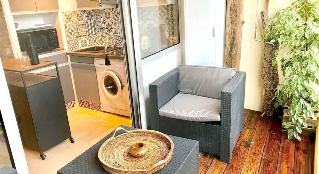 Studio in Mandelieu-la-napoule, With Wonderful Mountain View, Pool Access, Enclosed Garden - 1 km From the Beach