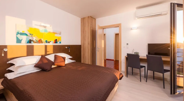 Last Minute Offer,heated Infinity Pool,sea and Mountain View,