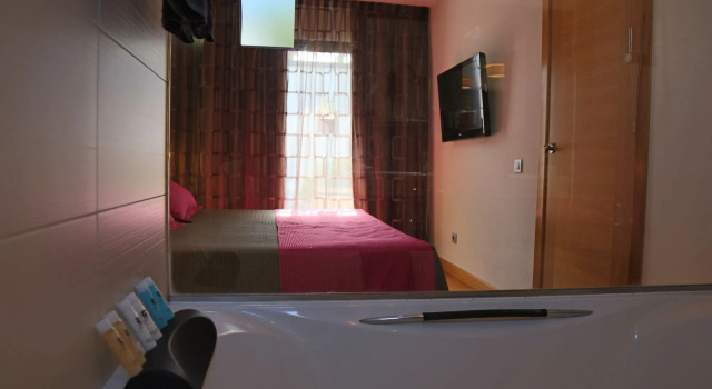 R2 Romantic Fantasia Suites, Varaa Hotelli SPA-hotellit kohteessa Tarajalejo, SPA