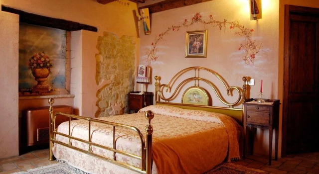 Il Paradiso del Re, Rezervovat Hotel Arcevia 