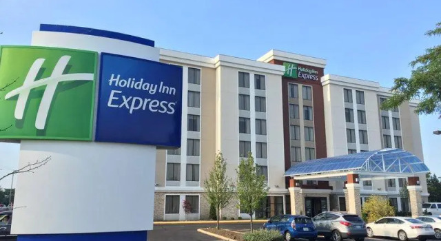 Кровать в общем номере Holiday Inn Express Chicago NW - Arlington Heights by IHG