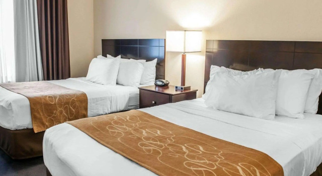 Четырёхместный люкс Comfort Suites Fort Wayne - Southwest