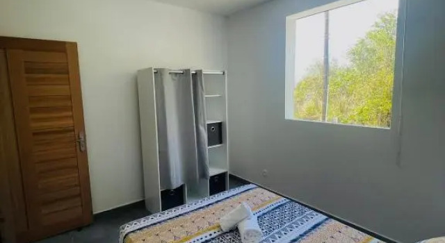 Charmant appartement coloré proche de la plage, Rezerwuj Apartament Hotele w Basse-Terre z parkingiem, Parking