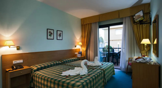 Номер Standard с балконом и с красивым видом из окна Hotel Oca Vermar