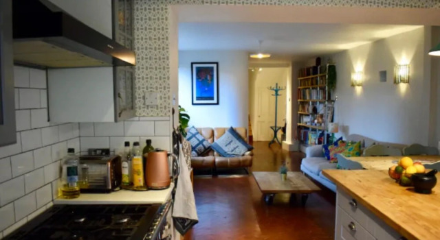 Stunning 2 Bedroom Flat in Vibrant Neighbourhood, Забронировать Апартаменты/квартира Отели Лондона с парковкой, рядом с Stoke Newington Station, Парковка