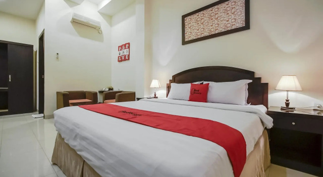 RedDoorz Plus @ AP Pettarani 2, Prenota Hotel Makassar 